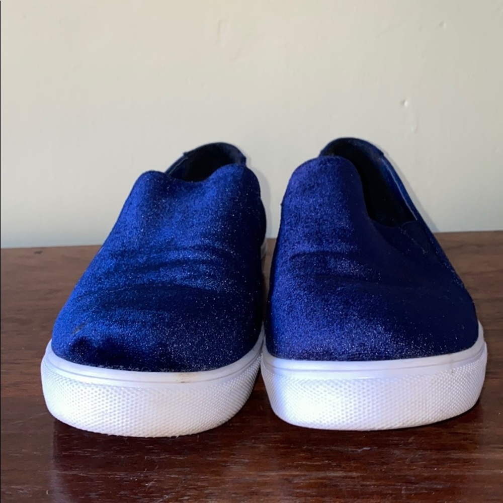 Steve Madden blue velvet Slip Ons